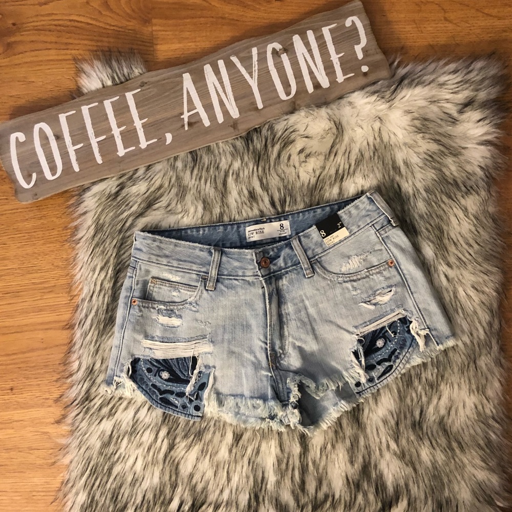 Abercrombie & Fitch Low Rise Short NWT distressed